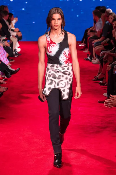 Look 18